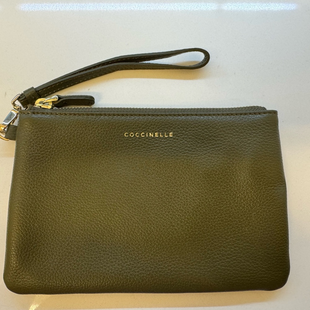 Coccinelle pochette in olive green